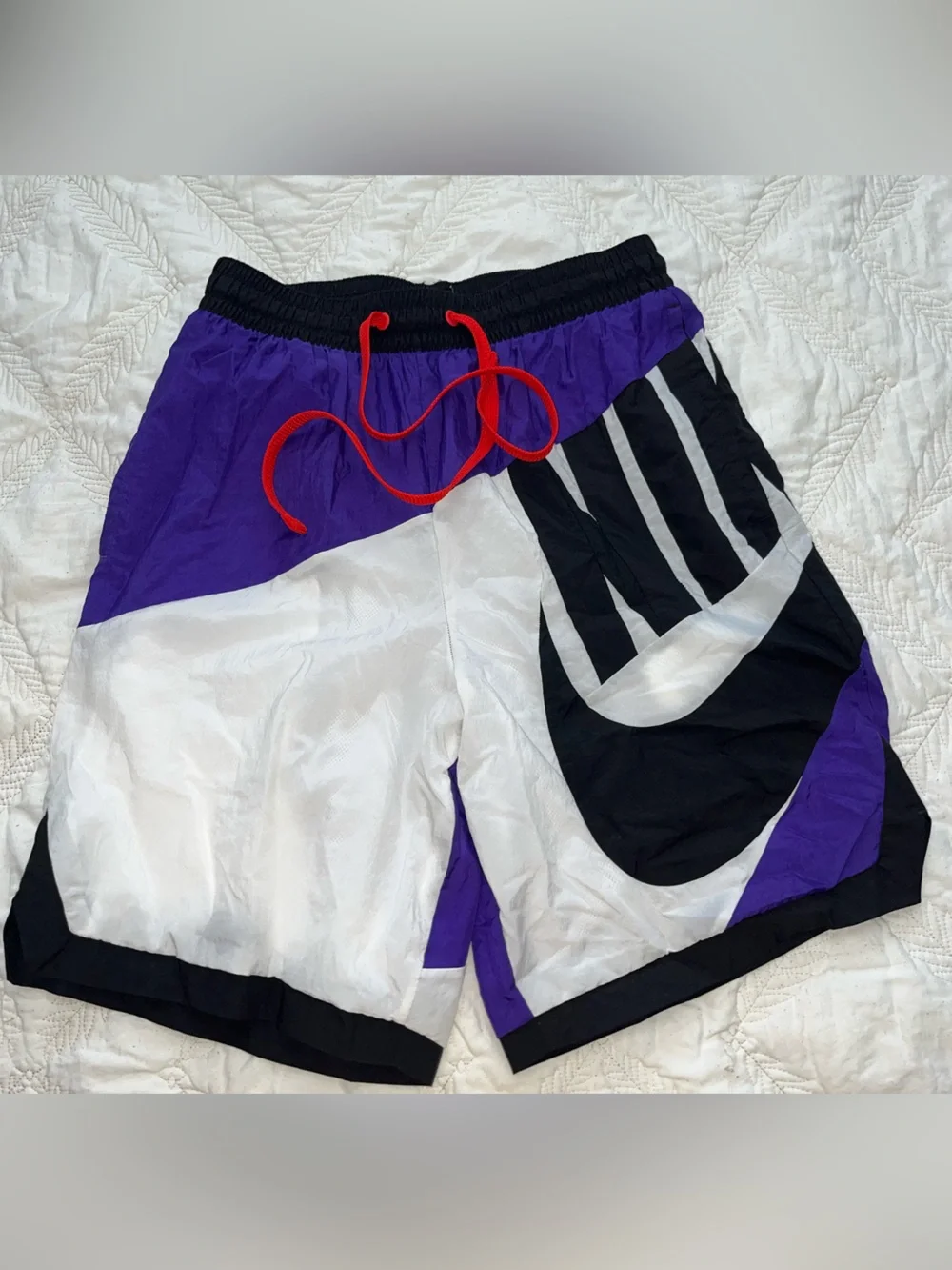 Nike boys basketball Athletic Shorts  Size Medium